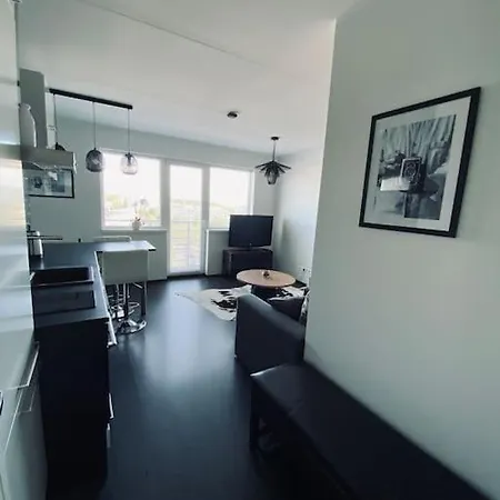 شقة Industrial Flat With Sea View From The Balcony, 5 Min Drive Or 30 Min Walk To The بارنو