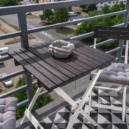 Industrial Flat With Sea View From The Balcony, 5 Min Drive Or 30 Min Walk To The شقة